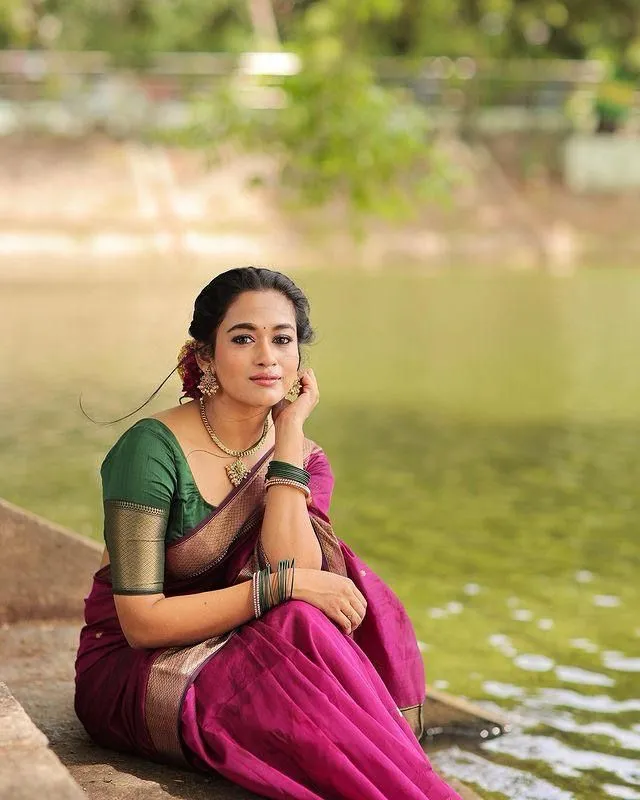 Enigmatic Dark Pink Soft Silk Saree With Effulgent Blouse Piece