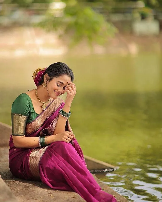 Enigmatic Dark Pink Soft Silk Saree With Effulgent Blouse Piece