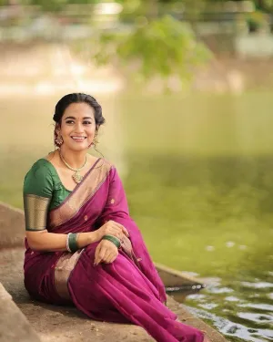 Enigmatic Dark Pink Soft Silk Saree With Effulgent Blouse Piece