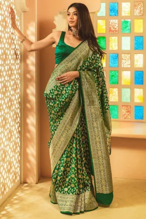 Entrancing Green Soft Silk Saree With Blooming Blouse Piece