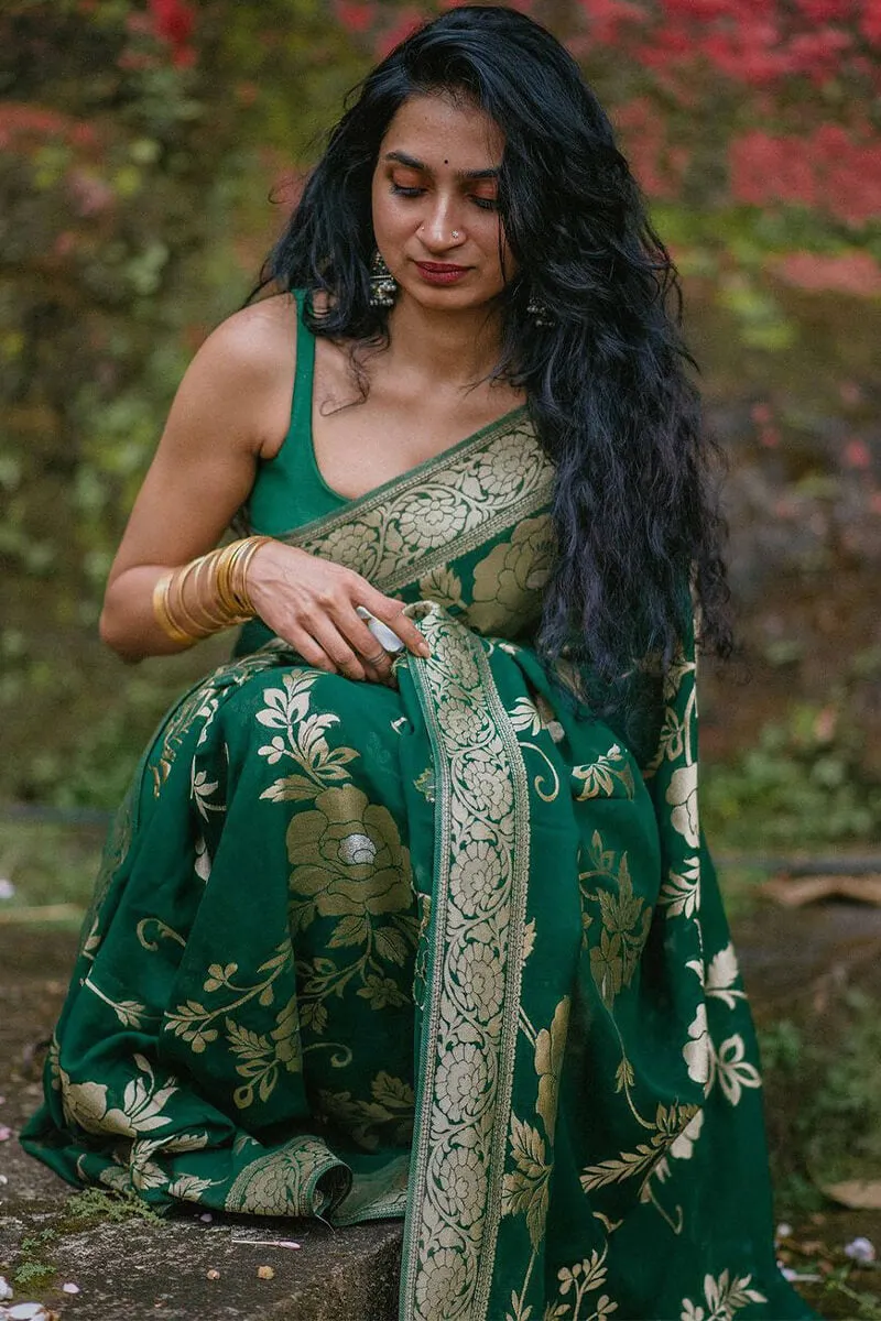 Snazzy Green Soft Silk Saree With Scintillating Blouse Piece