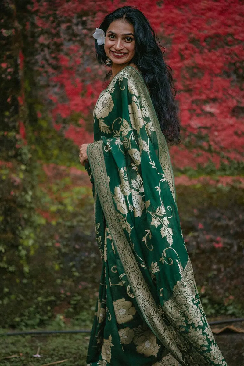 Snazzy Green Soft Silk Saree With Scintillating Blouse Piece